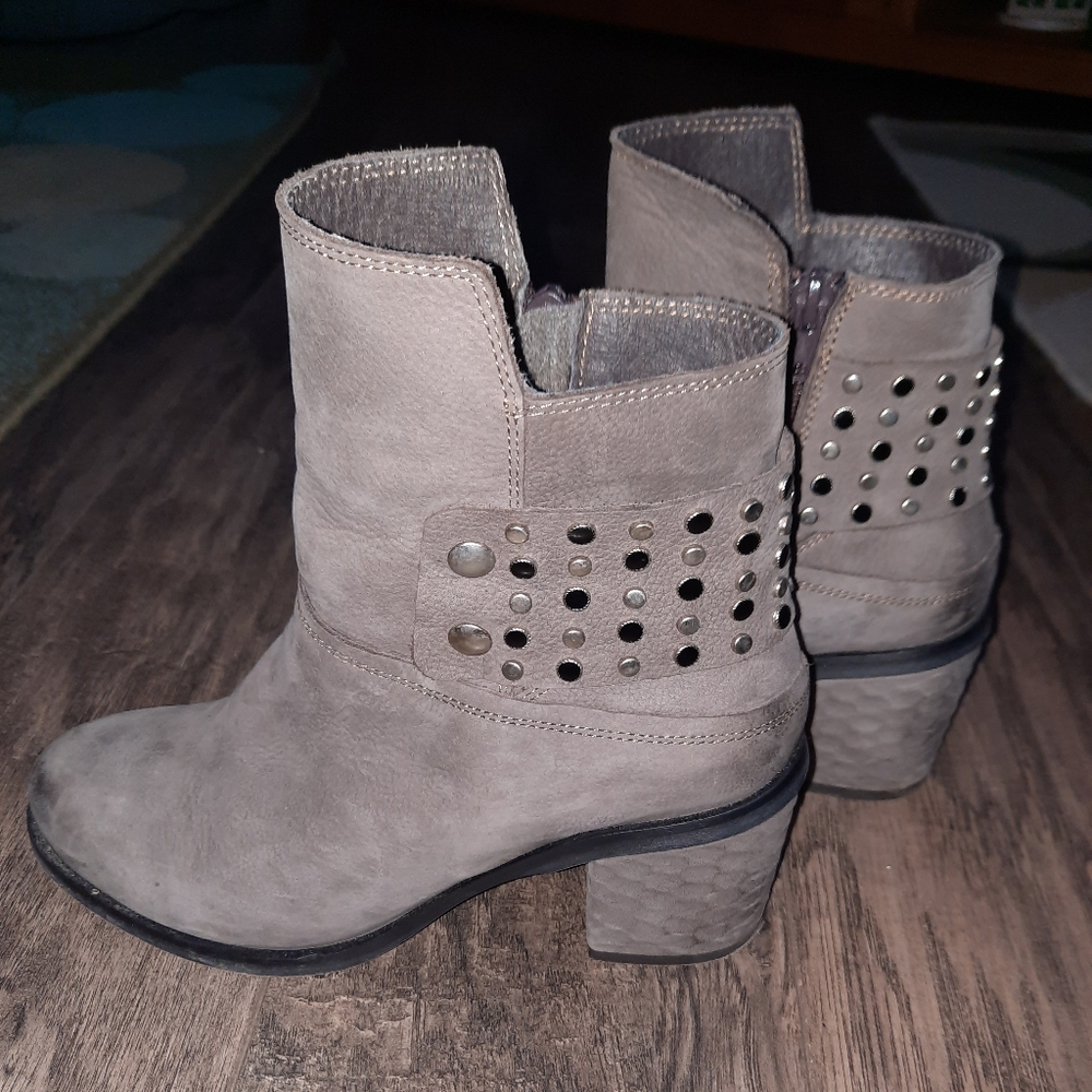 Genuine leather high quality distressed ankle booties Brusque brand 👌